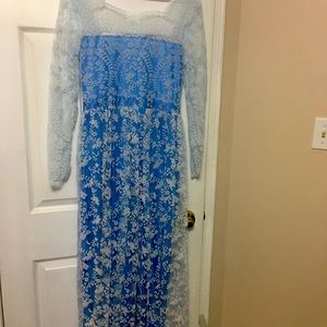 No woman’s evening dress blue white lace over top size 2 extra large